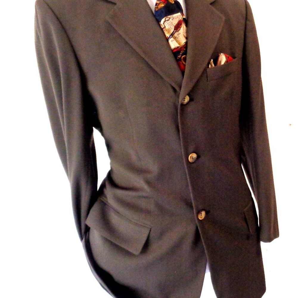 Michael Kors Mens 3 Button Suit made in Italy S 38